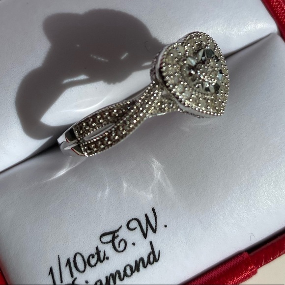 ❤️1/10cttw Diamond Ring SIZE 7 - Picture 6 of 8